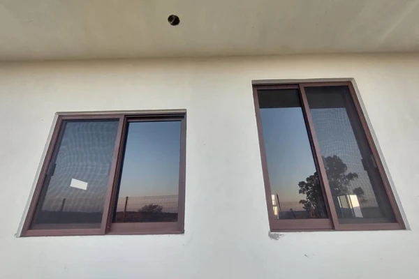 blanco ventanas de aluminio