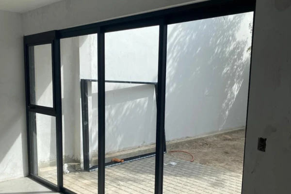 puertas de aluminio modernas